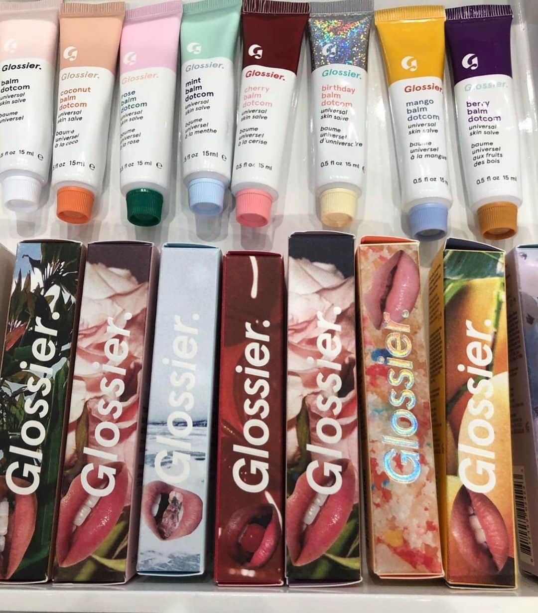 Glossierさんのインスタグラム写真 - (GlossierInstagram)「REGRAM @inagarten! 💕 . “Loved my visit today to @glossier !! Their collection of lip balm is - delicious! My favorite is birthday balm with a little glitter. Don’t we all need a little glitter after the holidays? ❤️❤️”」1月29日 6時37分 - glossier