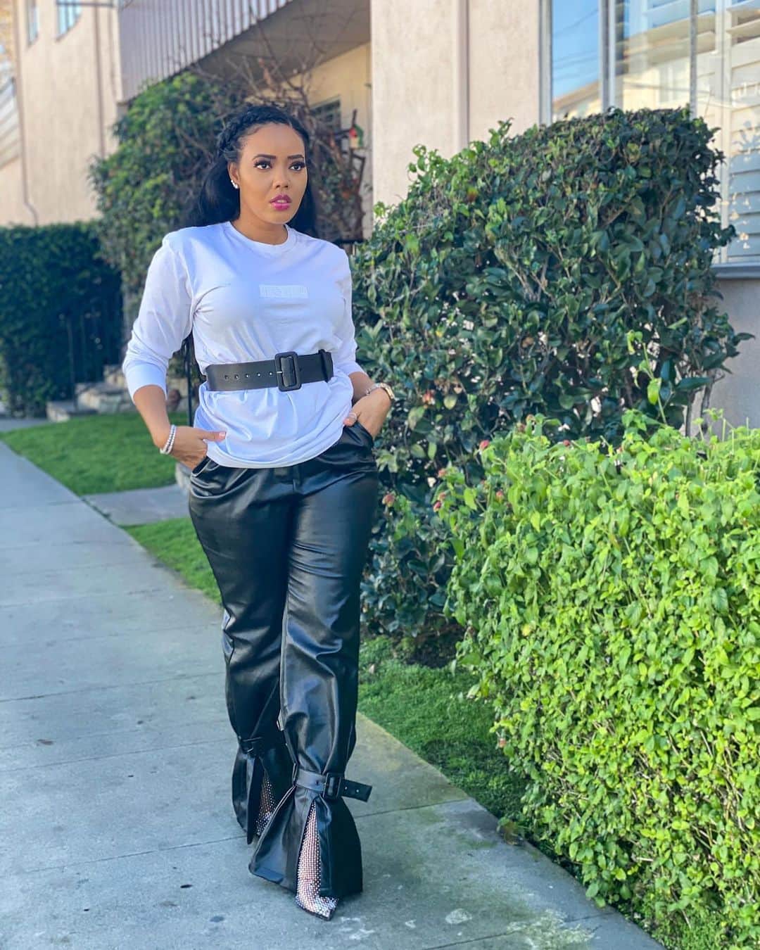 Angela Simmonsさんのインスタグラム写真 - (Angela SimmonsInstagram)「Waking up everyday ready to indulge in my God given Purpose @purpose_app !!! Swipe over to see shoe collaboration coming soon with Purpose X @twelveam.co  Hairstylist: @maishaoliver  Hair : @dhairboutique  Mua: @donovanlamar  Styling : me and @hollylarry_」1月29日 6時42分 - angelasimmons