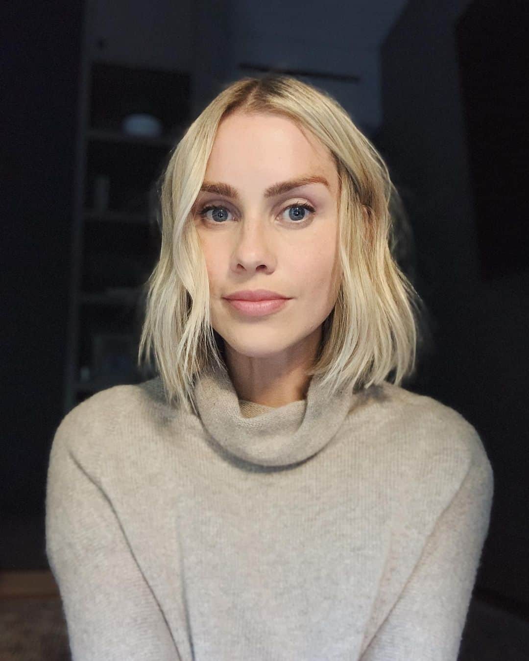 クレア・ホルトのインスタグラム：「I wanted to shave it off but @josephchase convinced me not to be so dramatic 💁🏼‍♀️」
