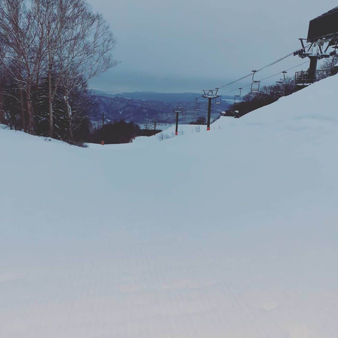 栂池高原スキー場さんのインスタグラム写真 - (栂池高原スキー場Instagram)「おはようございます！ＴＧＫ早朝レポートです！天候　みぞれ、気温2℃、風速2m、積雪150cmです！詳しくは→https://www.tsugaike.gr.jp/」1月29日 6時55分 - tsugaike_kogen