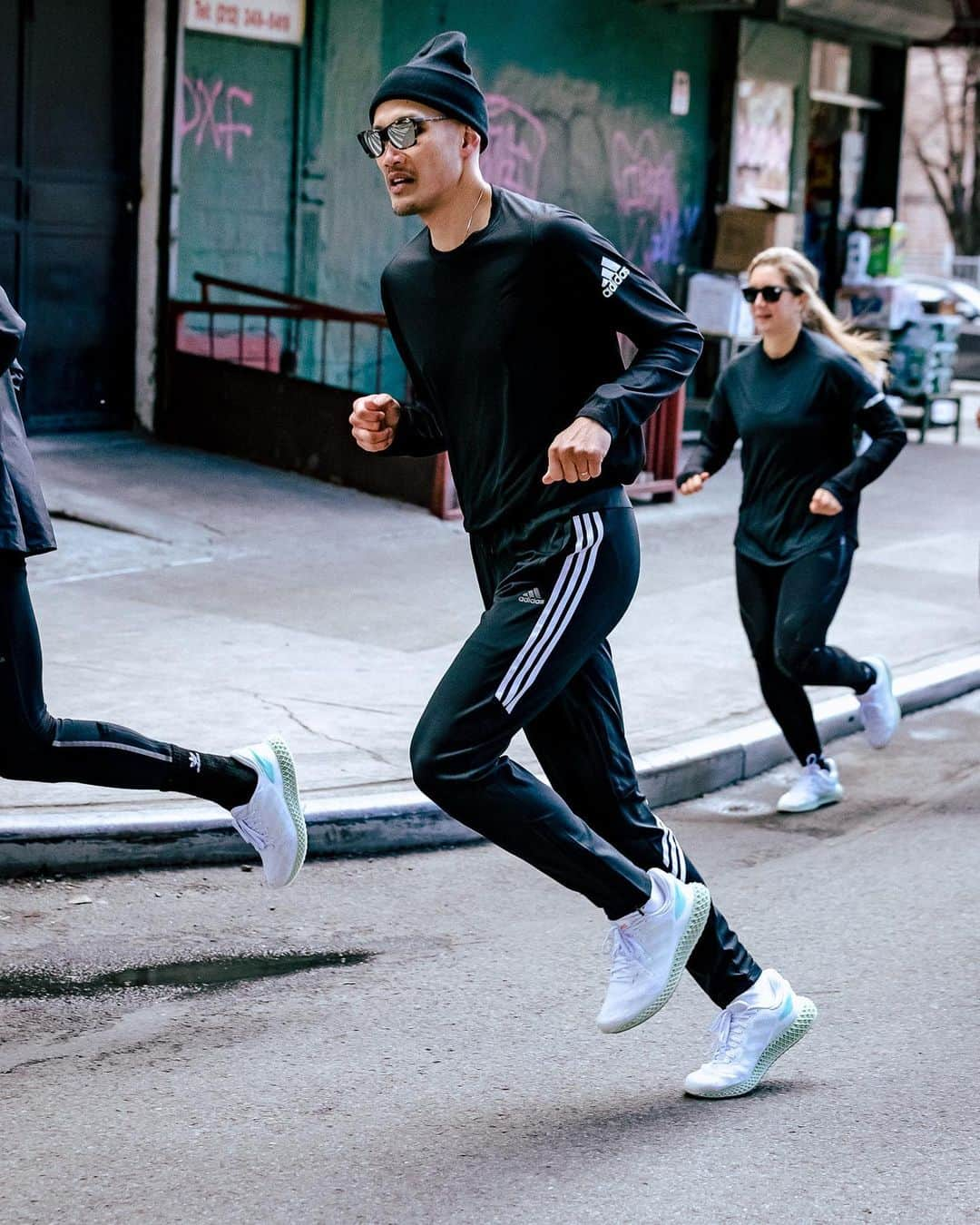 Foot Lockerさんのインスタグラム写真 - (Foot LockerInstagram)「Protect the environment. ♻️ @alldaydaoyi & @greenhouse's new platform @oh1one presents its first release: the #adidas x Parley 4D Run 1.0 LTD. Available 2/3 at Foot Locker.」1月29日 6時56分 - footlocker