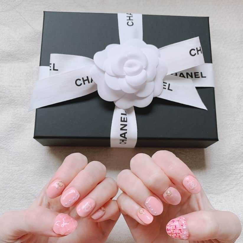 早川愛さんのインスタグラム写真 - (早川愛Instagram)「💗chanel nail💗﻿ ﻿ ﻿ @deco_eyelash_nail  #chanel﻿ #シャネルネイル﻿ #ブランドネイル﻿ #パールネイル﻿ #マトラッセネイル﻿ #ツイードネイル」1月29日 6時59分 - megumegu_1006