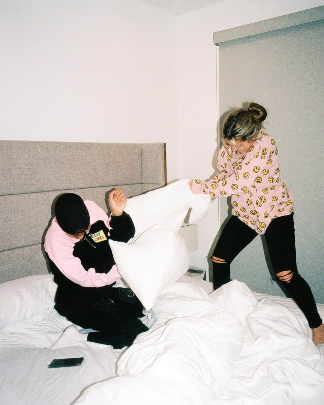 Bryant Eslavaさんのインスタグラム写真 - (Bryant EslavaInstagram)「pillow fight night ☁️- • swipe 👈 to see more photos •」1月29日 7時00分 - bryant