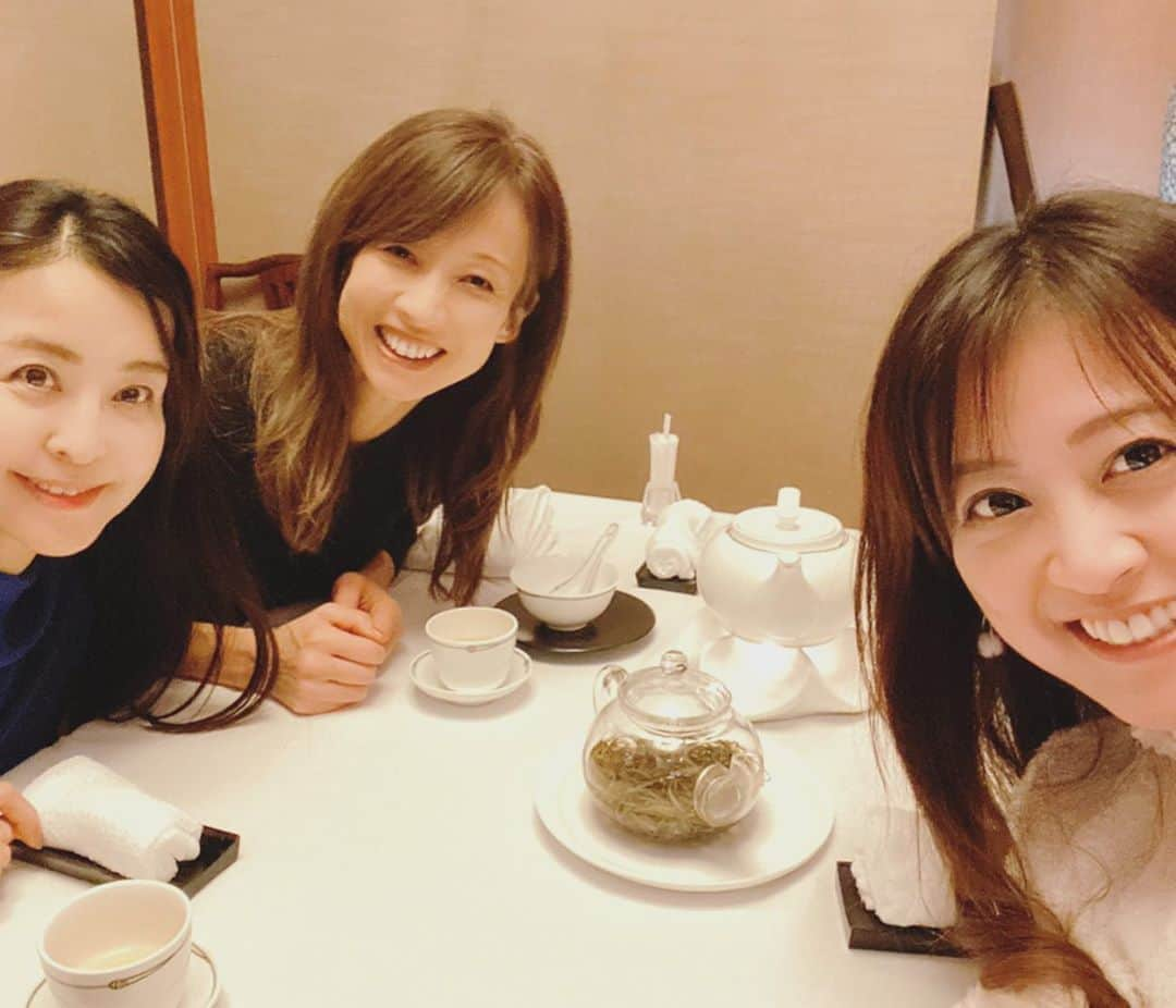 大桃美代子さんのインスタグラム写真 - (大桃美代子Instagram)「帰国した花田美恵子さん、フリーアナウンサーのサトピ〜と楽しい食事会。  繋がりと引き寄せが凄い！！ ワクワクした再会。🌈🌈 #花田美恵子　さん、#菊池智子　さん#大桃美代子#ヨガ好き#ハワイ#アシュタンガヨガ #アシュタンガ#yoga#yogi #hawaii #ハワイ好きな人と繋がりたい #女史会＠中国飯店#美味しい」1月29日 7時00分 - miyoko_omomo