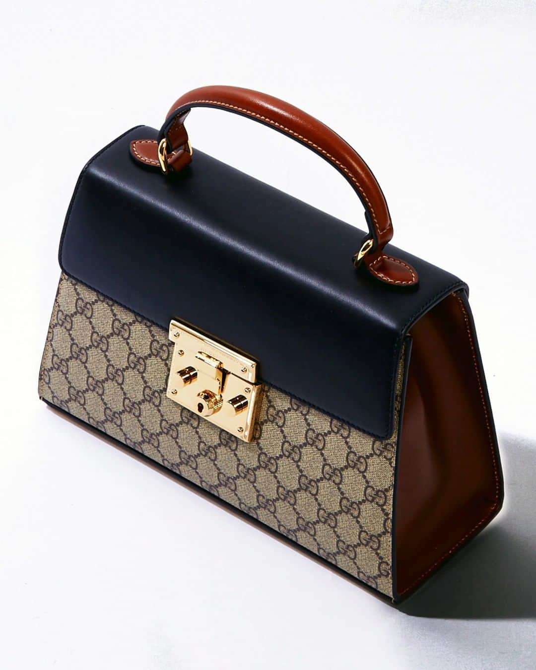 のインスタグラム：「Shop the Gucci GG Supreme Padlock Shoulder Bag online now @gucci #gucci」