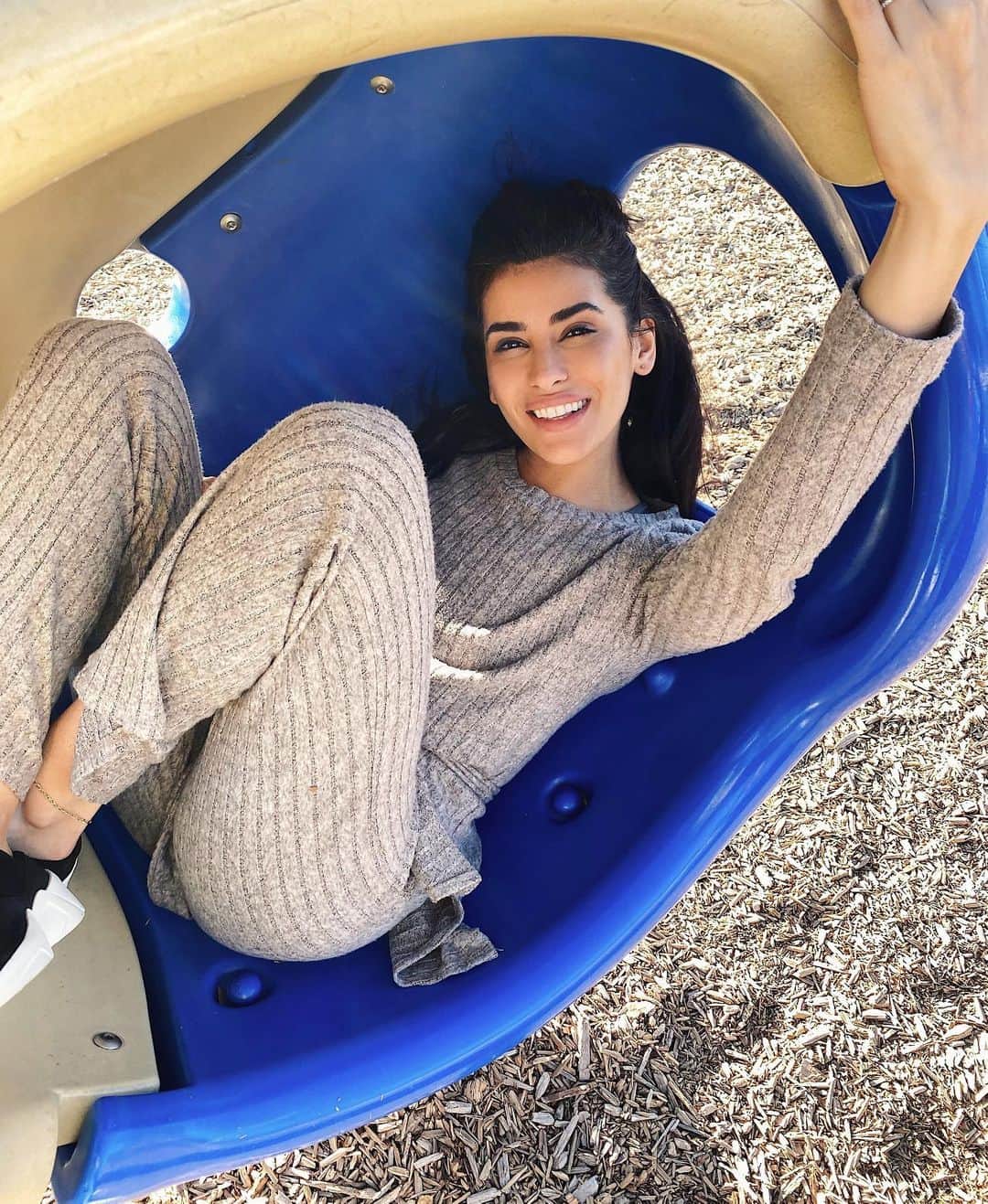 Sazan Hendrixさんのインスタグラム写真 - (Sazan HendrixInstagram)「Hi fam 🤍 If anyone out there is wrestling with a big decision, I’ve got a word of encouragement for you! I love that God gives us the free will to make our decisions, but that’s really a blessing and a curse isn’t it? 😅 I used to be the most indecisive person (still am in the food decision making process LOL). I finally figured out how to be better & more confident at making decisions. When you’re torn about a difficult decision you gotta make - It’s as simple as this. 👉🏽 If it costs you your peace, then it’s too expensive & NOT WORTH IT 💫 ⁣ ⁣ From my own experience I’ve had to learn & reeeeally understand the difference between PEACE & COMFORT.⁣⁣ When you’re making a decision being uncomfortable about it does not necessarily mean you don’t have peace about it. ⁣⁣Comfort is a feeling you get when a situation is pleasing or non threatening. It comes from something outside of yourself⁣⁣ ⁣⁣ Peace is not the influence of outside things and your perception of them. It is a feeling that is produced internally and usually results in accepting a situation, whether good or bad and coming to a place of accepting it. This is peace 😌 I hope if you’re currently facing a decision & looking for peace, this encourages you! ✨ #peacebestill」1月29日 7時12分 - sazan