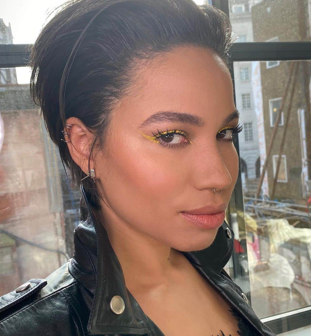 Vincent Oquendoさんのインスタグラム写真 - (Vincent OquendoInstagram)「🍯🍯🍯#jurneesmollettbell」1月29日 7時21分 - makeupvincent