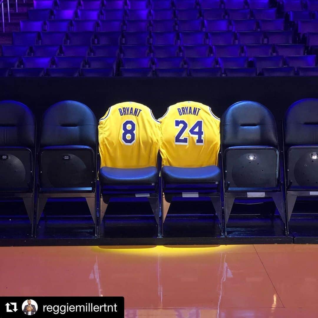 柏木作夢さんのインスタグラム写真 - (柏木作夢Instagram)「From Reggie Miller.  #Repost @reggiemillertnt ・・・ This will definitely be the HARDEST show I’ve ever done, tune into @nbaontnt Inside the NBA 4-5pm Pacific Time.. #MambaForever #MambaOut」1月29日 7時43分 - samukashiwagi