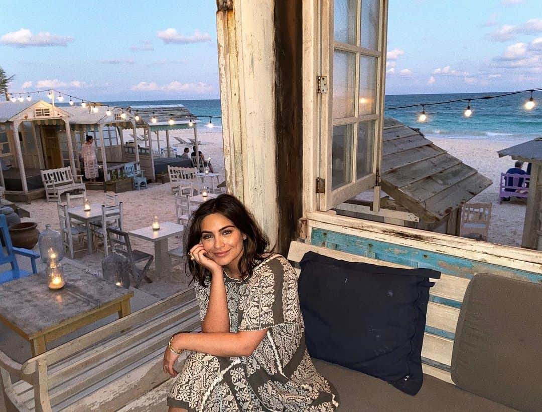 Ana Brenda Contrerasのインスタグラム：「Todo mi favo de favoritos, todo bien 🥰 ¿Que tan bonito mi 🇲🇽?」