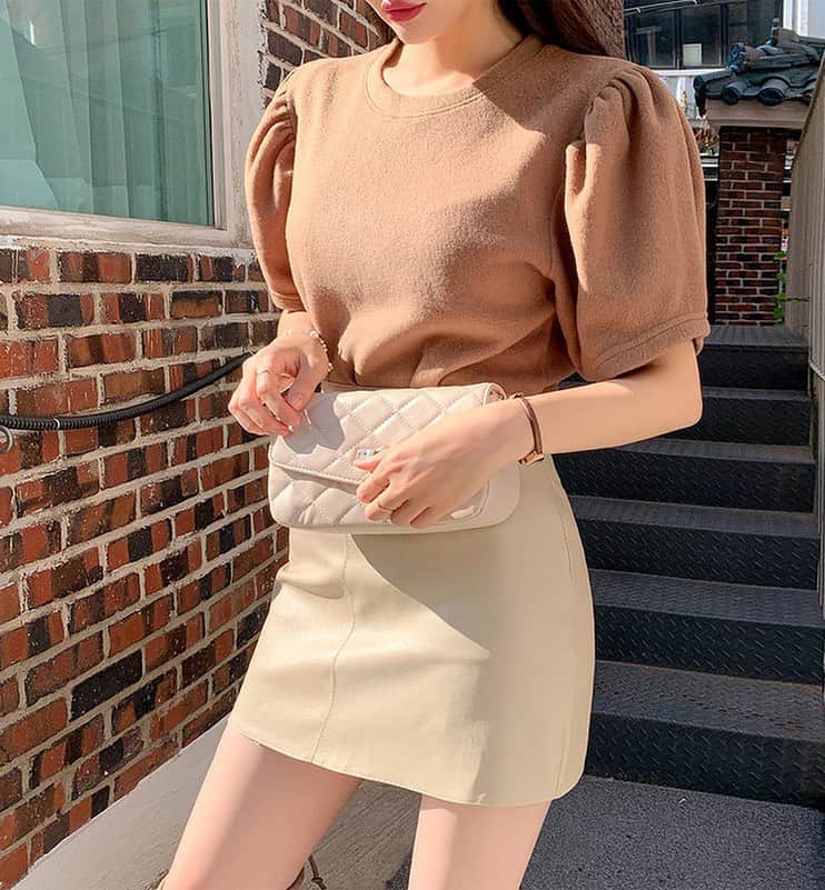Chuuのインスタグラム：「소장하고 싶은 [CHUU] 레더 어텀 미니스커트 skirt💓」