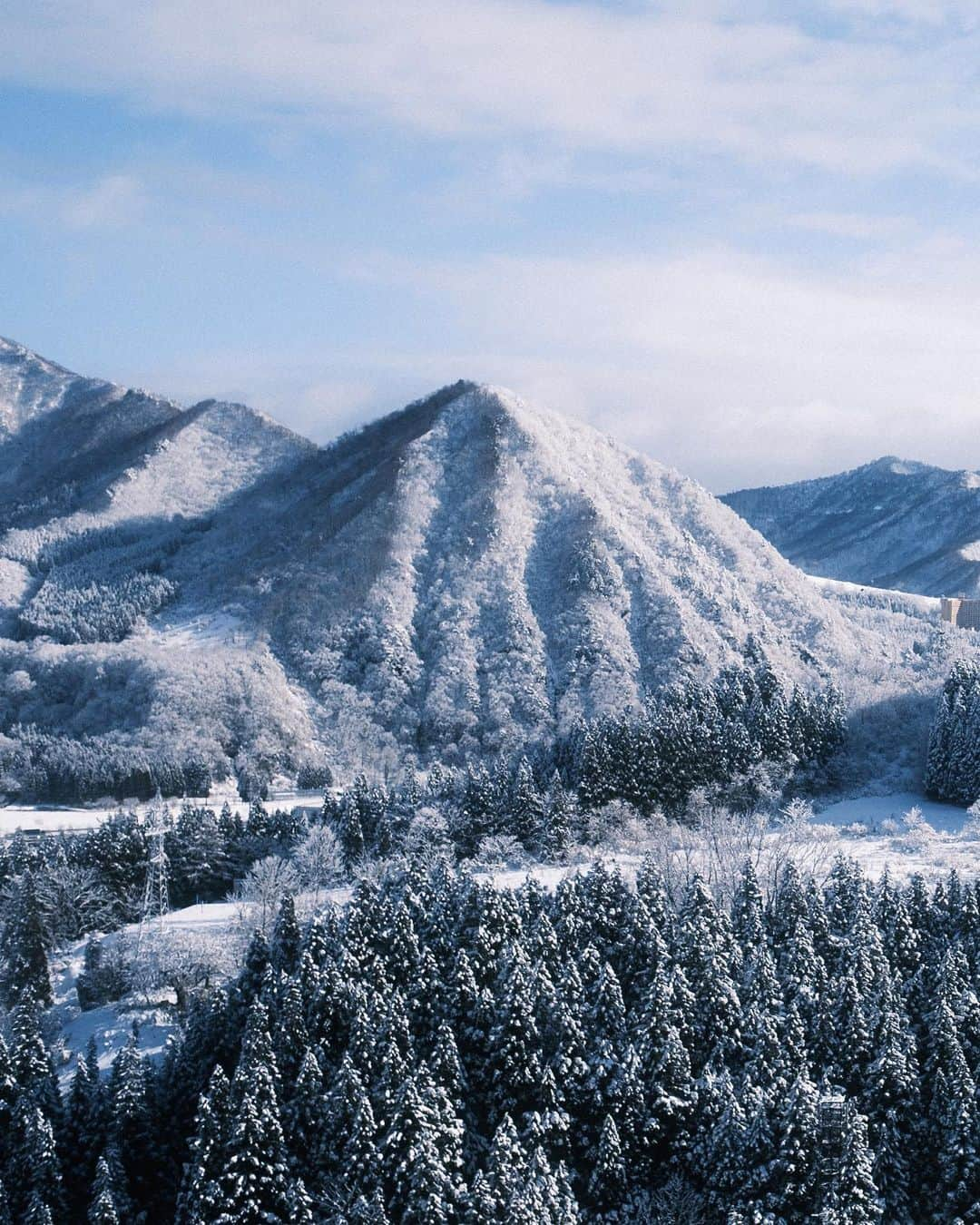 haru wagnusさんのインスタグラム写真 - (haru wagnusInstagram)「The morning after a snowy night. ㅤㅤㅤㅤㅤㅤㅤㅤㅤㅤㅤㅤㅤ ㅤㅤㅤㅤㅤㅤㅤㅤㅤㅤㅤㅤㅤ Good morning everyone.  おはようございます❄︎ 今日は暖かくなりそうですね☻ ㅤㅤㅤㅤㅤㅤㅤㅤㅤㅤㅤㅤㅤ ㅤㅤㅤㅤㅤㅤㅤㅤㅤㅤㅤㅤㅤ ㅤㅤㅤㅤㅤㅤㅤㅤㅤㅤㅤㅤㅤ #越後湯沢の景色 #Yuzawa #echigoyuzawa  #fujifimXpro3」1月29日 8時50分 - wagnus