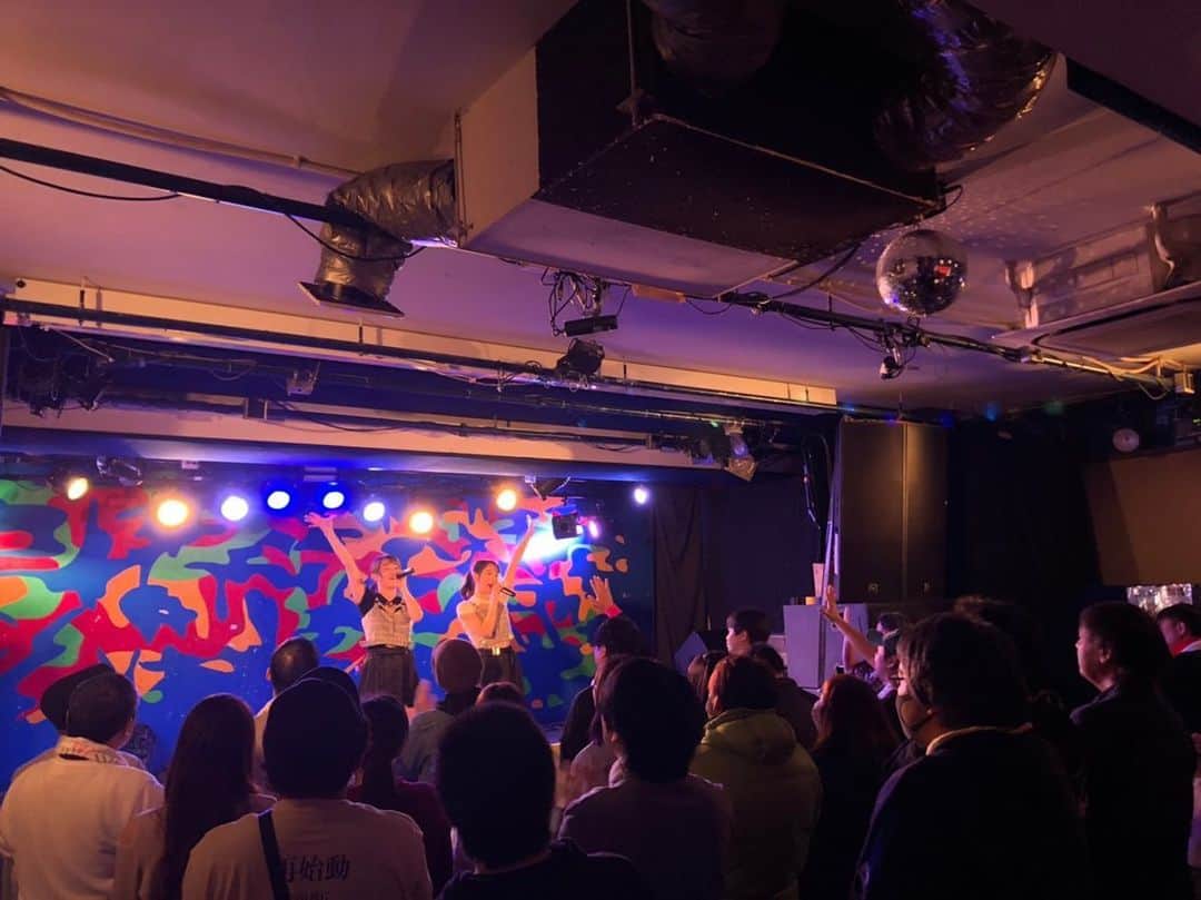 永山飛鳥さんのインスタグラム写真 - (永山飛鳥Instagram)「2020.1.26 大阪初プチワンマン✨ お越しいただいたみなさんありがとうございました💕  今年は地元大阪のライブも増やしていくよ✨  そしていつか、大阪でもワンマンライブを開催するぞ!! 関西のみなさんも、あすきょうをどうぞよろしくお願いします🙇‍♀️💕 今回は、オープニングアクトに妹たちのダンスグループHyMyがかっこよく踊ってくれました💃  姉妹揃ってライブができるなんて思ってもいなかっのですっごく嬉しかった☺️ また次回も一緒にライブしたいなと思います✨  #あすきょう　#双子　#一卵性双生児 #アイドル　#大阪　#初　#ワンマン」1月29日 8時50分 - asuka_nagayama