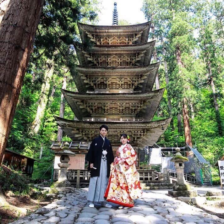 TAKAMI BRIDAL 神社和婚のインスタグラム：「⁂ 大切な人生の節目を本格神前挙式で迎えてみませんか？ 都内にお住まいの皆様へ、TAKAMI BRIDAL AOYAMAにて各神社の挙式プランや式場説明、和装試着体験をさせていただきます。 【神社婚相談会開催のお知らせ】 DATE：2/8（土）・2/9（日）・2/22（土）・2/23（日） TIME：10:30/12:30/15:00/17/00 PLACE：TAKAMI BRIDAL AOYAMA ※完全予約制 ------------------------------------------ お問い合わせ窓口 TAKAMI BRIDAL AOYAMA TEL:03-3498-2222 MAIL:aoyama@takami-bridal.com ------------------------------------------ ・  #結婚式#神前式#和婚#神社婚#神社#神社巡り #和装#着物#白無垢#色打掛#紋付袴 #式場見学#式場探し#日本中のプレ花嫁さんと繋がりたい#プレ花嫁 #タカミブライダル#TAKAMIBRIDAL#takamibridal #前撮り#2020春婚#2020夏婚#2020秋婚#2020冬婚 #神話婚#富士のくに和婚#三河神前挙式#尾張名古屋神前挙式#みちのく和婚#やまがたの花嫁#都姫婚」
