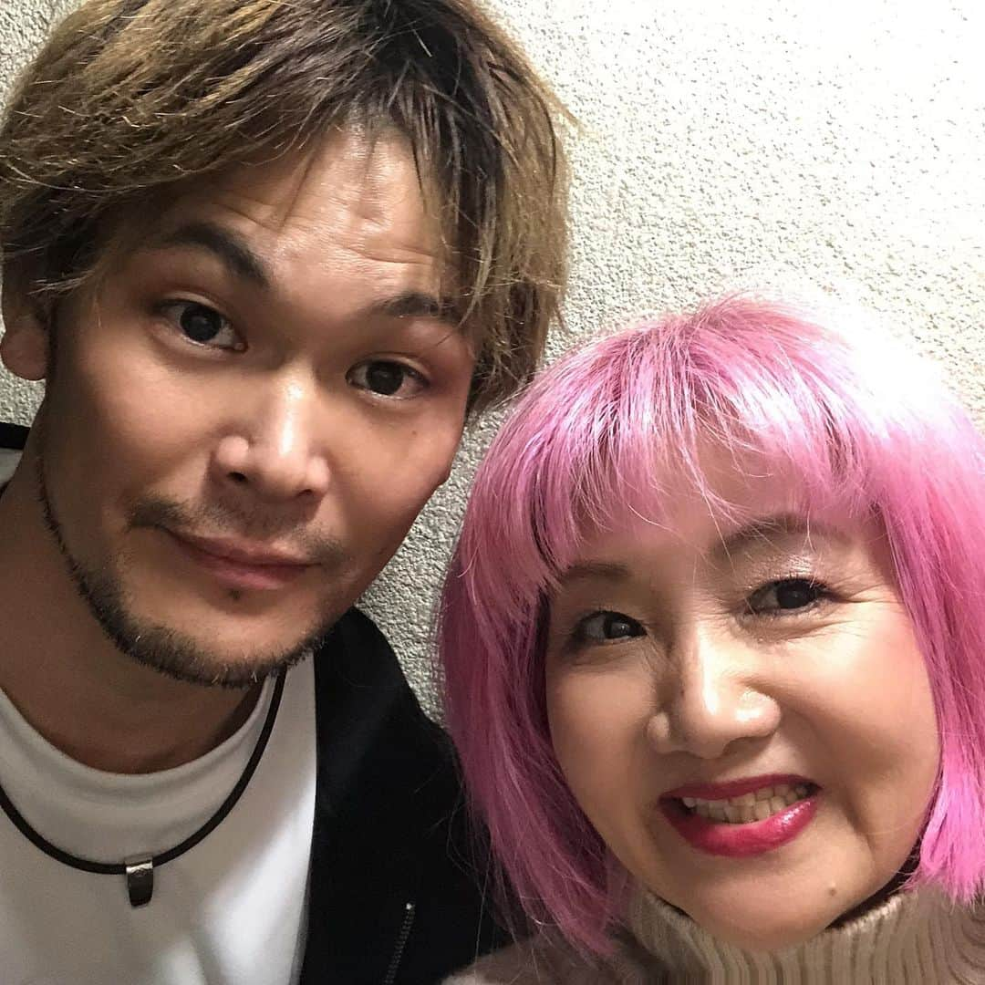 旺季志ずかさんのインスタグラム写真 - (旺季志ずかInstagram)「こんなオモロい芝居　見逃したら勿体無いから最後の一席まで埋めたい❤️ だって二度と見れないんだよ。 それって凄いことだよね  #当日券あります  #大人の麦茶 #今日は最終日 #華ちゃん先生最後の日 #共演者ツーショット #田名瀬偉年  #岩田有弘 #池田稔 #並木秀介 #南誉士広  #農塚誓志  #大森ヒロシ  #今川宇宙 #扇けい #松田かほり」1月29日 9時35分 - shizuka_ouki