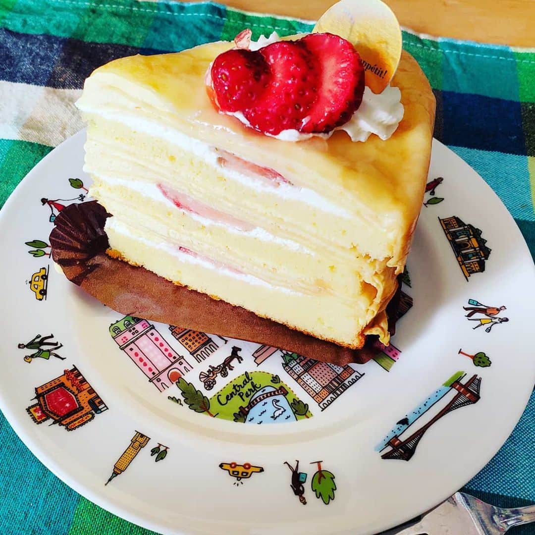 鈴木聡美さんのインスタグラム写真 - (鈴木聡美Instagram)「本日29歳の誕生日を迎えました。 20代最後を満喫しつつ、 ひたむきに進んで参りますので 何卒よろしくお願いします。🙇‍♀️ 誕生日は毎年#シャトレーゼ のケーキでお祝い😋💕🍰」1月29日 10時08分 - satomin01b