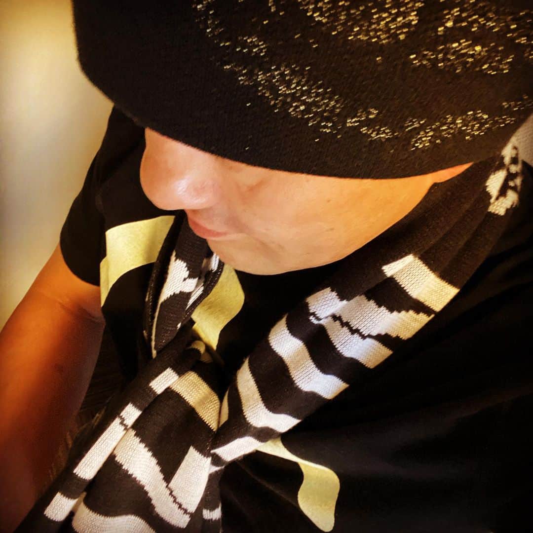 のインスタグラム：「go to the next town  #piledriver_harajuku  #suzukigun 今日は秋田県由利本荘市から青森県青森市へ。鈴木軍アイテムに身を包み、次の町へ。ちなみにこの鈴木軍家紋ニットキャップはCA4LA制作で近日発売。よ〜し…行くぞーーー！…おぉ〜サブッ。。」