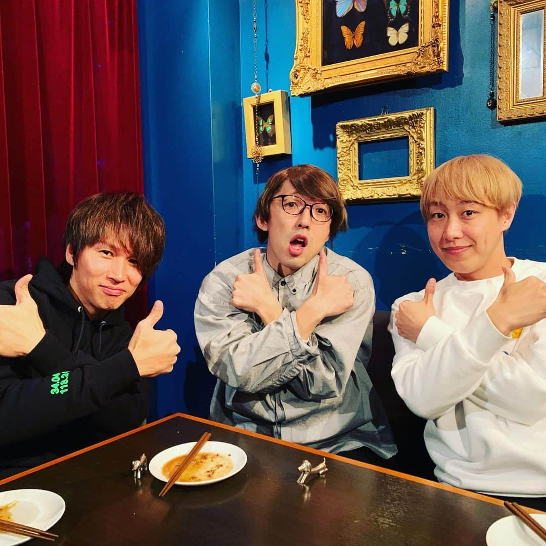 岡部さんのインスタグラム写真 - (岡部Instagram)「. 昨日念願の、  シドゆうやのYouTubeチャンネル、「ゆチャン」のゆチャンポーズやってきました。  ポーズっていいよなー！  ポーズほしいなー！  ポーズ！  #シドゆうや #シド #ゆうや #ゆチャン #お見送り芸人しんいち #ニュー岡部 #ポーズ #いいよなー #ゆチャンポーズ #新年会」1月29日 10時51分 - okabeccinyo