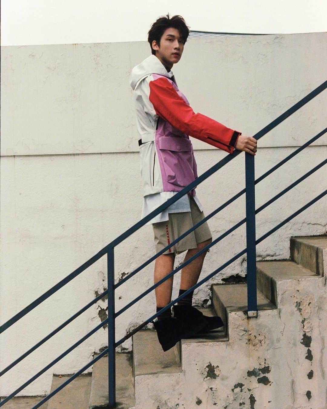 VIXXさんのインスタグラム写真 - (VIXXInstagram)「#Repost @dazedkorea ・・・ STEP BY STEP ⠀ @hsh0705 ⠀ 뮤지컬 <여명의 눈동자>로 돌아온 빅스 혁이 자기 세계를 넓히고 있다. ⠀ VIXX Hyuk comes back with the musical <Years of Upheaval>, expanding his own world. ⠀⠀ Text & Fashion Yoon Hyeyeon @hyeyeonyoon Photography Kim Youngmin @youngminfoto Hair Lee Taemin @minssam_hair Makeup Seong Mihyun @seong_mh ⠀ 더 많은 화보와 기사는 <데이즈드> 2월호에서 만나볼 수 있습니다. Check out more of our editorials and articles in <DAZED> KOREA February print issue.」1月29日 11時00分 - vixx_stargram