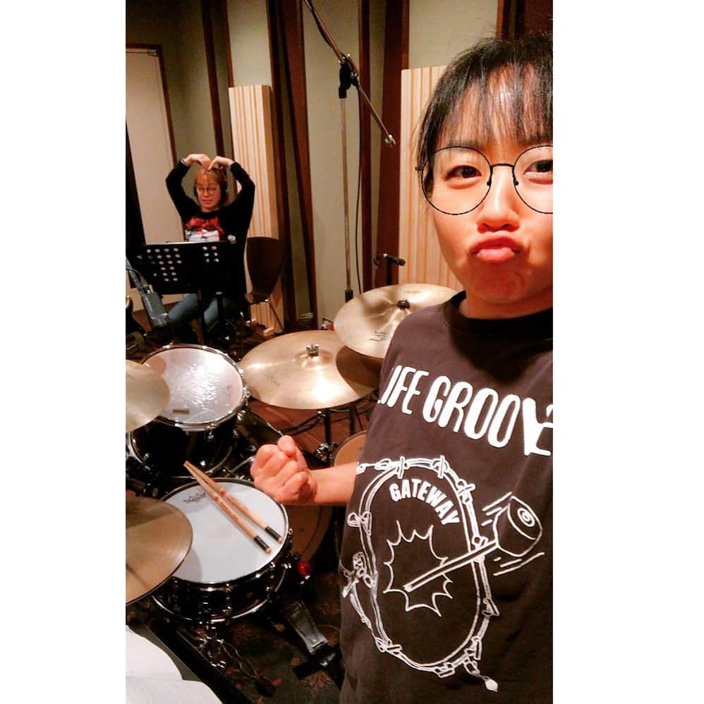 みずえさんのインスタグラム写真 - (みずえInstagram)「今日からWho the Bitchさんの(秘密の)レコーディング🥁 グルーヴ高めて頑張るわっしょい！💪 #whothebitch #ドラム女子 #drummer #recording #zildjian #gateway」1月29日 11時11分 - mizuemusic