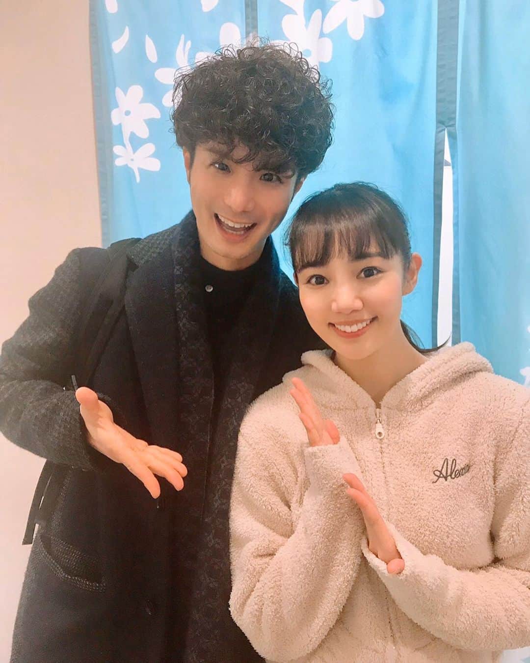 咲妃みゆのインスタグラム：「連日、嬉しいお客様が…☺️﻿ ﻿ #田代万里生 さん✨﻿ 「ラブ・ネバー・ダイ」で共演させて頂いた万里生さん🎪✨柔和なお人柄や、お仕事に対する熱い姿勢を尊敬しています！心強いお言葉を頂き、大変嬉しかったです😭🍀﻿ ﻿ #松原凜子 ちゃん✨﻿ はぁー。大好きな凜ちゃん❤️ずっと会いたかったんだよーーーー！ホロホロと美しい涙を流しながら、ご感想を伝えてくれた凜ちゃん。ありがとう、私は素敵な友を持ちました🥺💕﻿ ﻿ ﻿ 今日も無事に公演をお届け出来ますように…😌」
