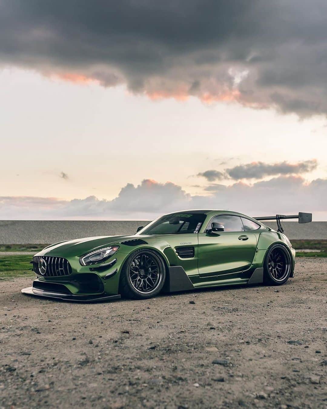 CARLiFESTYLEさんのインスタグラム写真 - (CARLiFESTYLEInstagram)「Widebody GT3 style AMG GTS with @inozetek mamba green wrap. Thoughts on the color? #AMG #widebodygts Photo @taylermedia」1月29日 11時25分 - carlifestyle