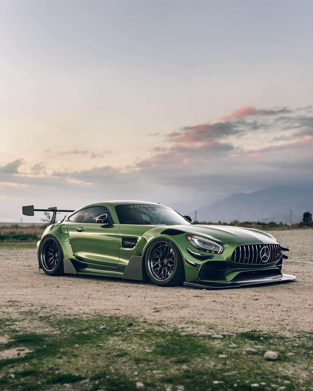 CARLiFESTYLEさんのインスタグラム写真 - (CARLiFESTYLEInstagram)「Widebody GT3 style AMG GTS with @inozetek mamba green wrap. Thoughts on the color? #AMG #widebodygts Photo @taylermedia」1月29日 11時25分 - carlifestyle