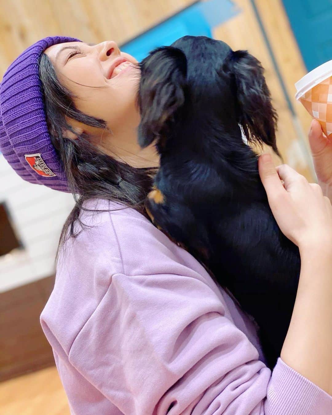 柳瀬アビーさんのインスタグラム写真 - (柳瀬アビーInstagram)「もう好きにしてくれ  #bendavisjp#bendavis #ベンデイビス#パーカー女子#コーデ#子犬カフェ#モテ期#幸せ#puppy#Japan#cute#kawaii#model#dog#likeforlikes#instagood」1月29日 11時54分 - abbie_yanase