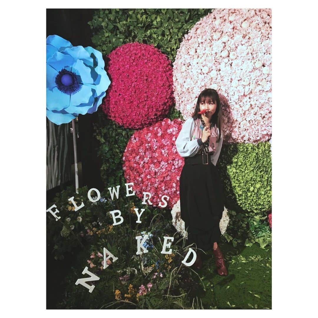 大塚愛さんのインスタグラム写真 - (大塚愛Instagram)「FLOWERS BY NAKED2020 の パーティーに行ってきました。 もう5年になるのだと時が早くてびっくりですが、 既存の楽しさに加え、新しい要素も入り、より一層楽しく、 一足先に春めきました。  おなじみ村松さんと。  AIO　#flowersbynaked  #digitalart  #art #花」1月29日 22時49分 - aiotsuka_official