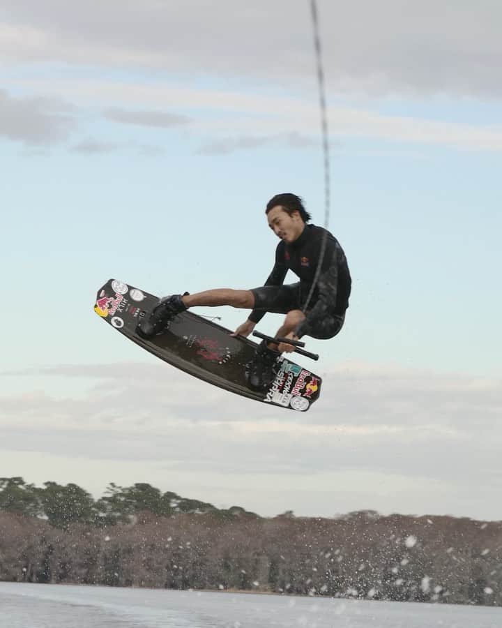 手塚翔太のインスタグラム：「Couple clips of landed blind tricks😎🔥 So much fun messing around some edit of winter sesh! 📹:@agarabaghi」