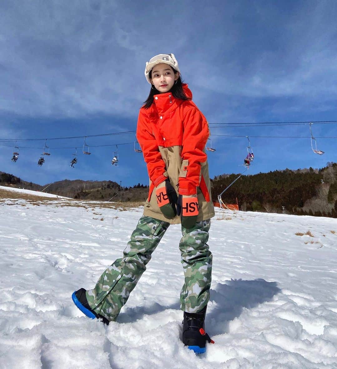 梅村奈央さんのインスタグラム写真 - (梅村奈央Instagram)「#めいほうスキー場 での#うめしふく ウェアはレンタルのものなので普段着ないスタイルでコーディネートするのも楽しかったです◎👍 #スノボ女子#ムラサキスポーツ#nagolic#pr」1月29日 22時53分 - umemuranao