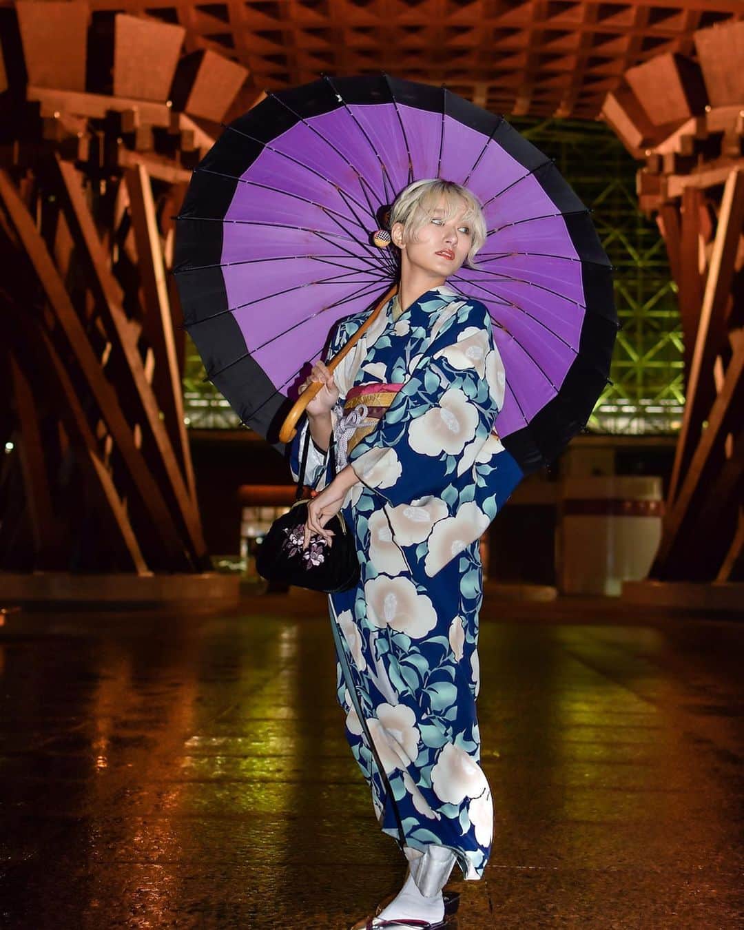 中川友里さんのインスタグラム写真 - (中川友里Instagram)「ここで気分転換に先日撮影したデータを☺️ 夜の金沢東茶屋街💁‍♀️ ・ 東茶屋街にある　@kimono.rental.tsubaki さんのお着物👘をお借りして☺️🥰 ・ ・ repost  @hidekingraphy  kanazawa night  ーーーーーーーーーーーーーーーー  夜の金沢を着物で散策。  昼も良いけど 夜の金沢も着物で楽しみませんか？  夜の着物撮影プランも対応しています。  金沢ないし石川県の各所で着物撮影したい人はお気軽にご相談下さいませ☺️ モデルは金沢出身のゆりちゃん‼️ バチェラーシーズン3にも出演している 個性的な美人ちゃん☺️ 正月ぶりに会ったけど 相変わらず超良い子🥳👍 kimono thanks collaboration. location #金沢 #kanazawa  レンタル着物 👘 #japanesefashion #kimono #着物 @kimono.rental.tsubaki  model @darayunya  #バチェラー　#バチェラーガール #バチェラージャパン　#中川友里  ーーーーーーーーーーーーーーーー  #whpmood #photovogue #pasha_magazine #hypebeast  #lovers_nippon_portrait #tokyocameraclub #good_portraits_world #ig_japan #instagramjapan #retro_japan_ #igersjp #moodyports #fashion  #fashionblogger  #team_jp_ #portrait_vision #japan_of_insta #japan_portrait_club #portraitmood #portrait_perfection #portraitgames」1月29日 21時28分 - darayunya