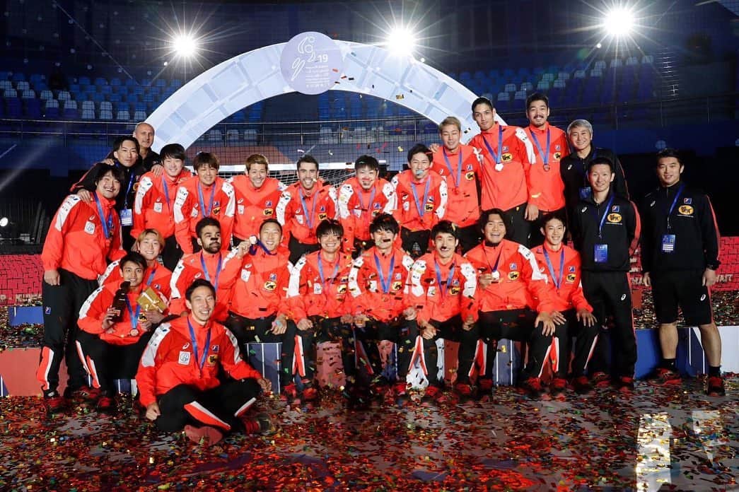 部井久アダム勇樹のインスタグラム：「アジア選手権3位🥉で終えました 成長した部分や弱さ沢山出た大会でした🙂 夜遅い時間まで応援頂きありがとうございました☺️ 大きな大きな2020年ﾕｷﾋﾞｶﾞﾀﾞ-ﾑ突っ走ります💨 #彗星JAPAN #ﾕｷﾋﾞｶﾞﾀﾞｰﾑ #先輩」