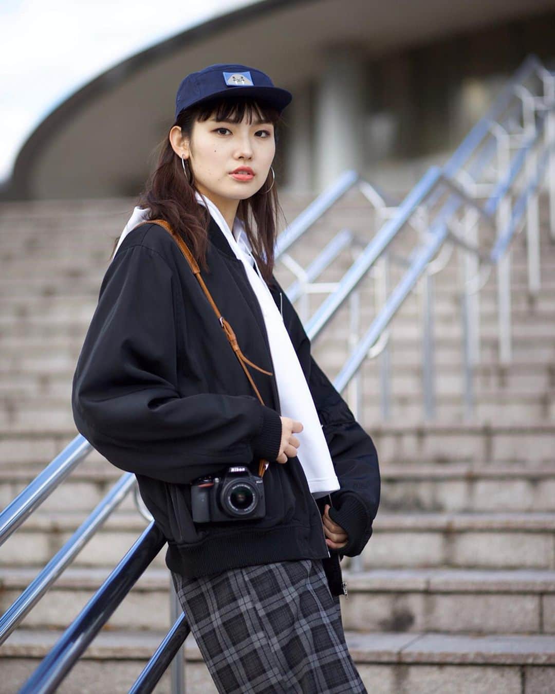 のインスタグラム：「. . 今年大人気のUNIQLOドライソフトスウェットプル パーカー着やすくて素材感がめっちゃ可愛い💛 くすみ色も良き🙆‍♀️厚手だけど吸汗速乾で軽いから 冬だけじゃなくて長いシーズン着れるおすすめ😘 . キャップ @acnestudios  パーカー @uniqlo  パンツ @gu 靴  @drmartens_japan #松村佳奈」