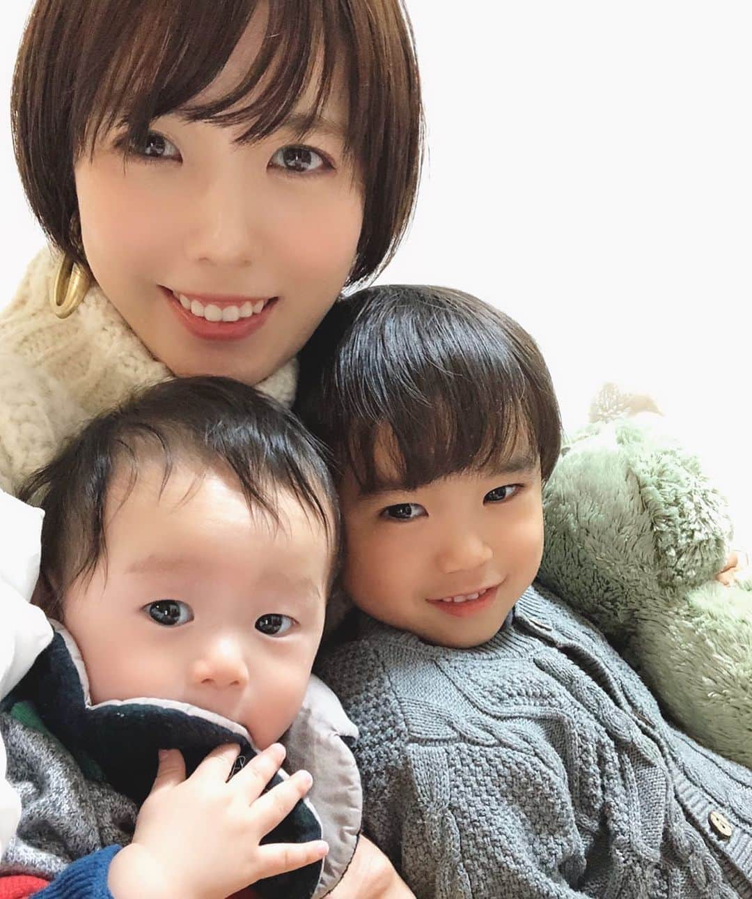 のインスタグラム：「最近いぶが全然寝なかったのに﻿ 今日は2人とも早くねんねして﻿ ゆっくりな時間〜❤︎﻿ #パパのポテチ食べた﻿ #アイスも食べた﻿ #産後体重そりゃ戻らん🤦‍♀️﻿ ﻿ #2歳差兄弟﻿ #2歳差育児 ﻿ #男の子ベビー ﻿ #男の子ママ﻿ #生後6ヶ月﻿ #2歳7ヶ月」
