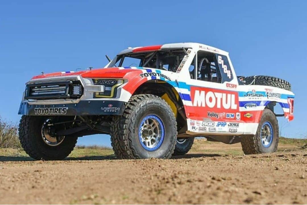 のインスタグラム：「【トロフィートラックにもMOTUL】 . BAJA1000やMINT400等、北米・中南米の砂漠地帯を舞台に開催されるラリー。ここでもMOTULを選ぶチームが多数活躍しています。 . このレースにはオフロードトラックやオフロードバイク、バギー、SxS等の様々な車両が出場しており、トップカテゴリーに出場する通称トロフィートラックにもMOTUL製品を愛用しているチームが多数います。 . 写真はTeam OTSFF/MOTULの6100 Spec Trophy Class truck!!! . #MOTUL #MOTULJAPAN #300V #OTFSS #TeamOTSFFMOTUL #モチュール #TROPHYTRUCK #トロフィートラック #オフロードトラック #高性能オイル #エンジンオイル #クルマ好きと繋がりたい」