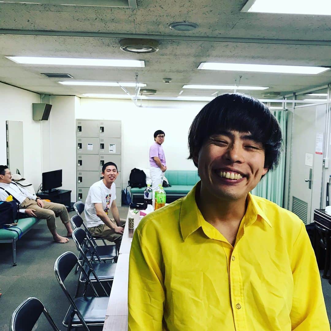 畠中悠のインスタグラム：「怪奇！YesどんぐりRPGと一緒の仕事でした！ 楽屋で和気藹々とはしゃいでる時は本番スベるとアキトが言ってましたが僕だけそうなりました！まじダブルパチンコ！ #怪奇yesどんぐりRPG #サツマカワRPG #Yesアキト #どんぐりたけし #楽しい楽屋 #ダブルパチンコ」