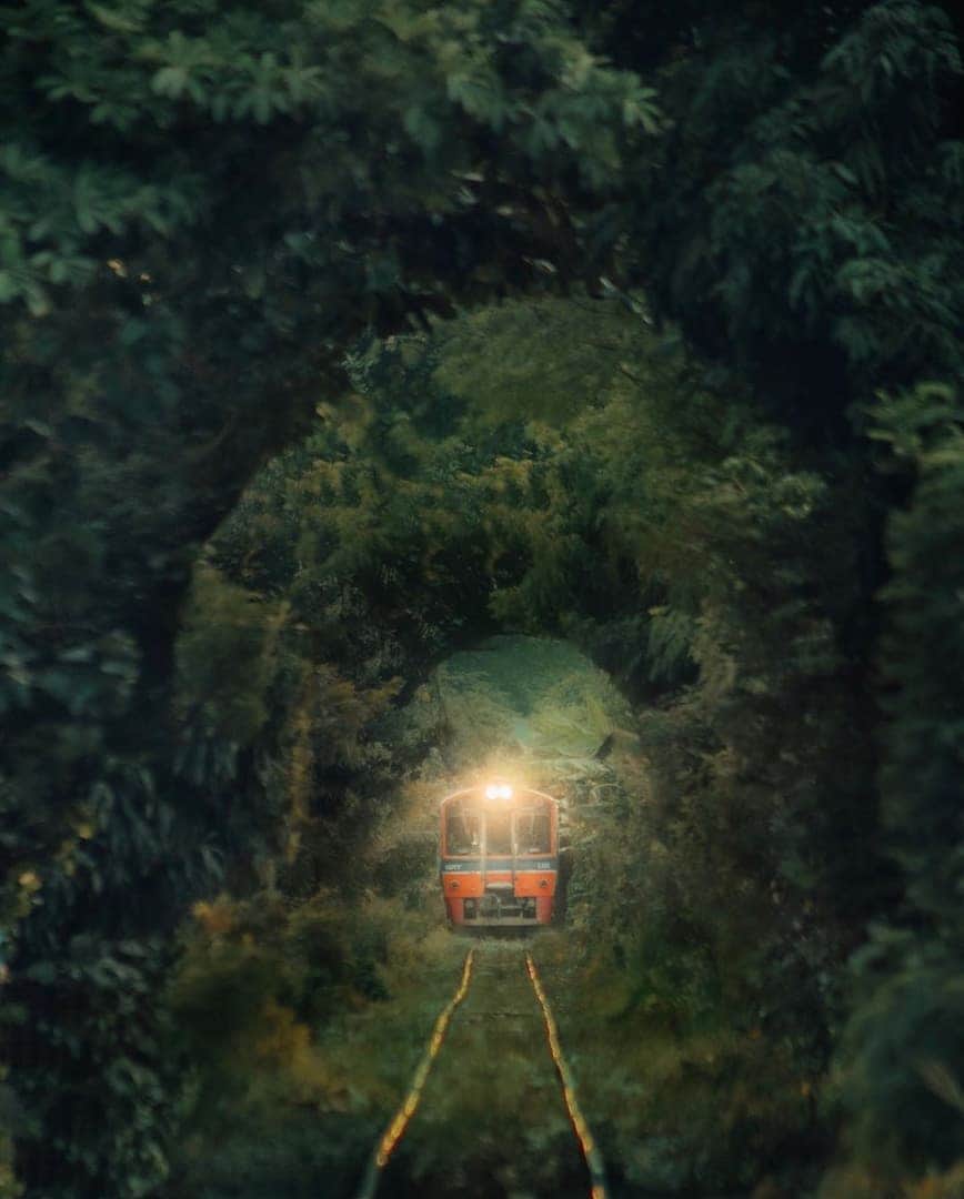 Discover Earthさんのインスタグラム写真 - (Discover EarthInstagram)「The light at the end of the tunnel 🚈 — 📍 #DiscoverThailand — 📸 Photo taken by @iw.wm」1月29日 22時11分 - discoverearth