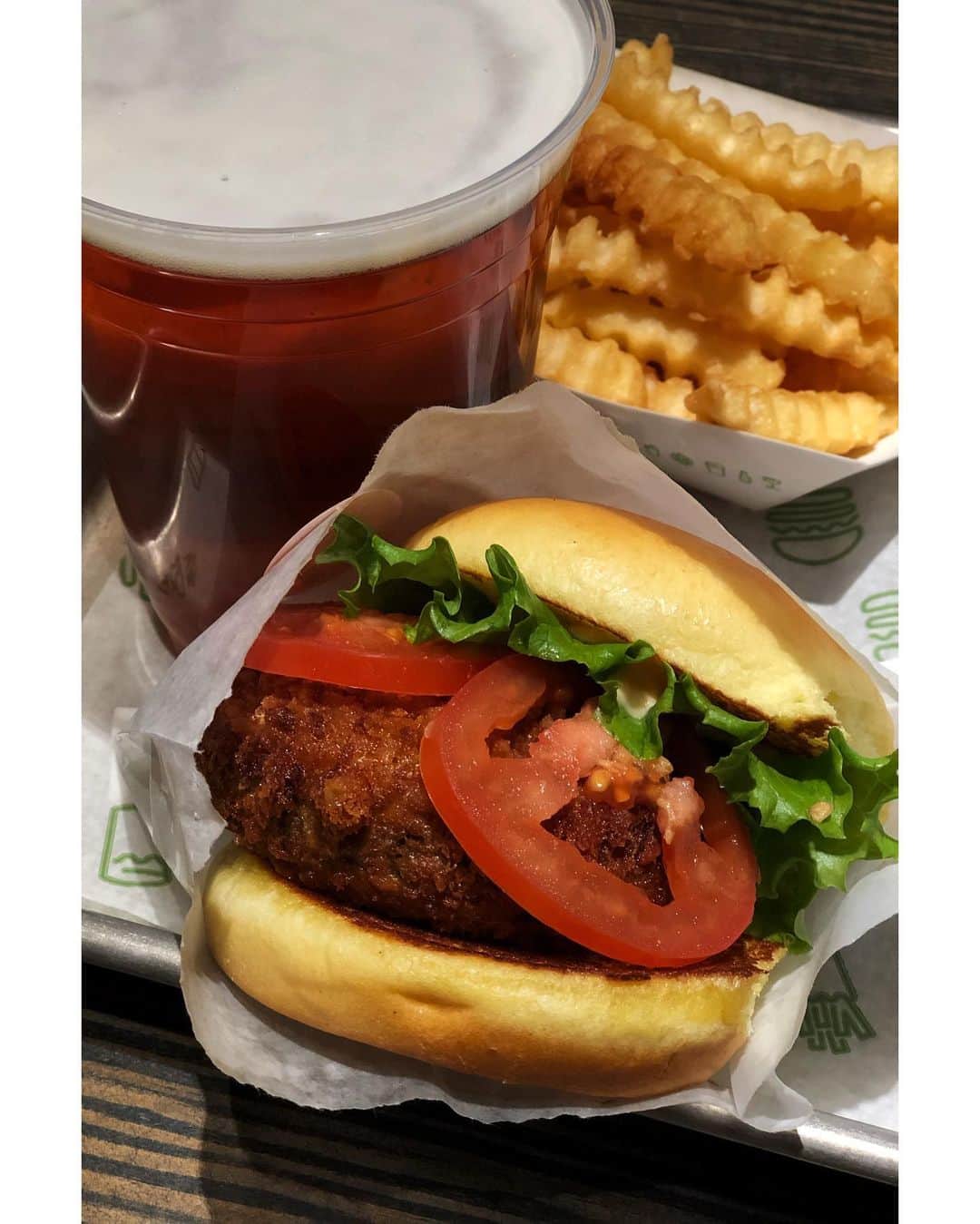 Ryoko Yunokiのインスタグラム：「+ + + 🍔🍟🍻😋 + + + #ShroomBurger #shakeshack」