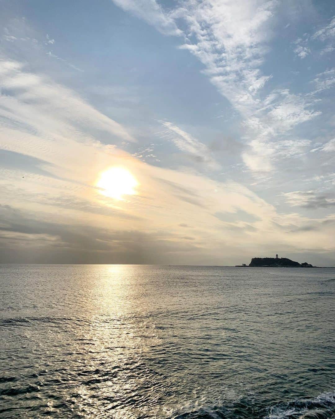 左近鈴乃さんのインスタグラム写真 - (左近鈴乃Instagram)「江ノ島✨✨✨ この写真見るだけで癒される✨ 休日は自然を求めて🚙🌞🌊🌈 #私の休日の過ごし方」1月29日 22時09分 - suzuno_sakon