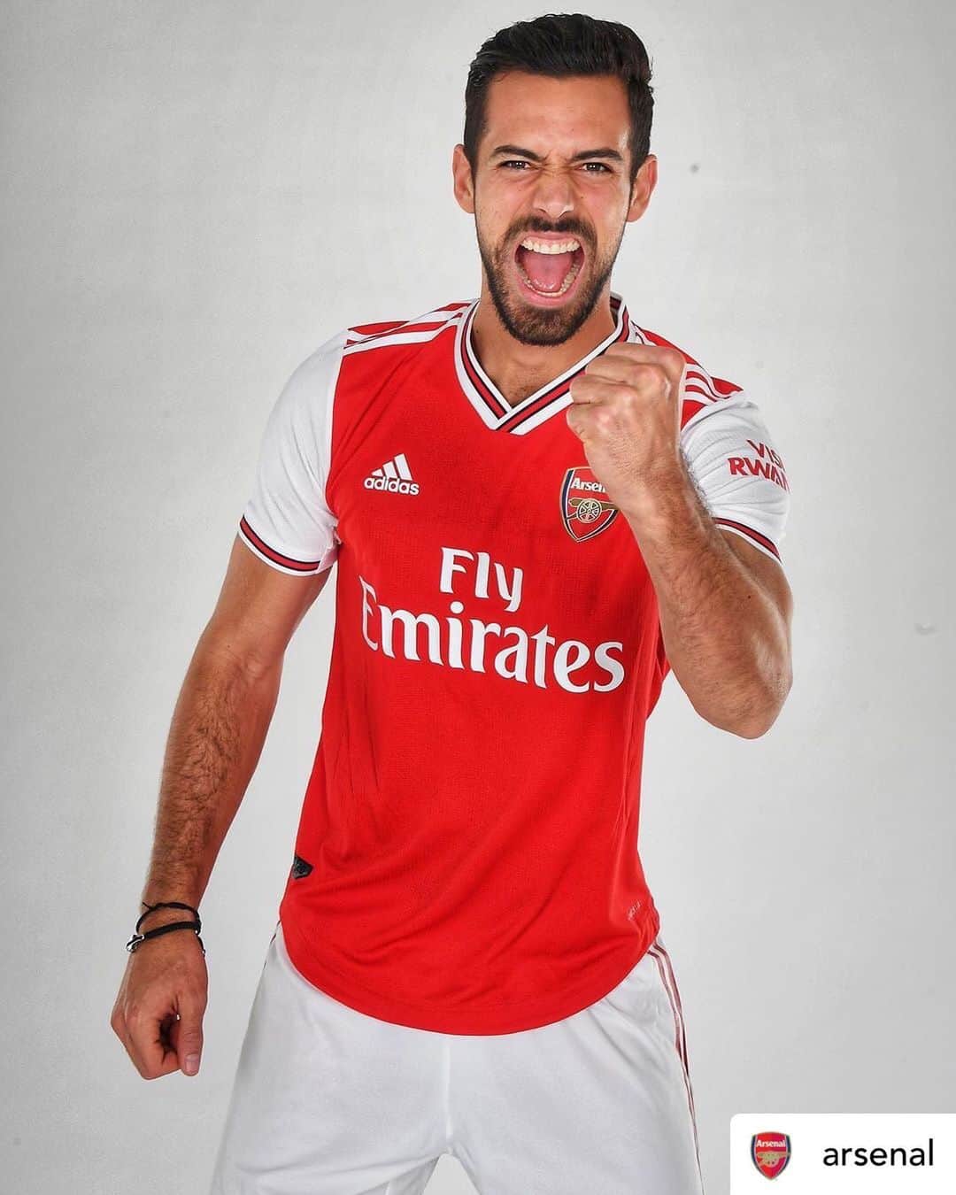 プレミアリーグさんのインスタグラム写真 - (プレミアリーグInstagram)「How will he get on at Arsenal?  Repost • @arsenal 🔴⚪️ Welcome to Arsenal, Pablo Marí! 🔴⚪️ #Arsenal #Gunners #PabloMari #Spain #London」1月29日 22時25分 - premierleague