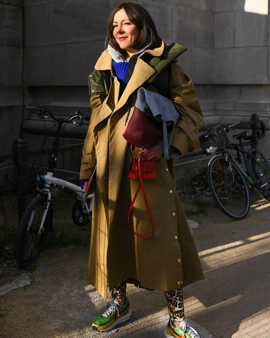 WWDジャパンさんのインスタグラム写真 - (WWDジャパンInstagram)「スナップ：「サカイ」のショー会場はハイブリッドコーデの教科書　2020-21年秋冬メンズにemmaや松田龍平らが来場﻿ ﻿ 「サカイ（SACAI）」は、2020-21年秋冬メンズ・コレクションのランウエイショーをグラン・パレ（Grand Palais）で1月18日に発表した。会場周辺には同ブランドのコレクションを身につけたファッション上級者が多く、セレブリティーからストリート系アーティストまで幅広い層が来場した。ストリートカメラマンの数もこの日随一で、注目度の高さがうかがえた。俳優の松田龍平やモデルのemma、秋元梢、高橋ララ、ショーに出演した美佳ら日本人の姿もあった。﻿ ﻿ スナップ全35カットは @wwd_jp のストーリーまたはプロフィールのリンクから﻿ ﻿ #WWDsnap ←過去のスナップはこちらから﻿ ﻿ PHOTOS : KOJI HIRANO﻿ ﻿ #サカイ #SACAI #松田龍平 #emma #秋元梢 #高橋ララ ﻿ #streetstyles #parisstreetstyles  #streetstyle #streetstylesparis #kozueakimoto #akimotokozue #ryuheimatsuda #matsudaryuhei  #lalatakahashi ﻿ ﻿」1月29日 22時31分 - wwd_jp