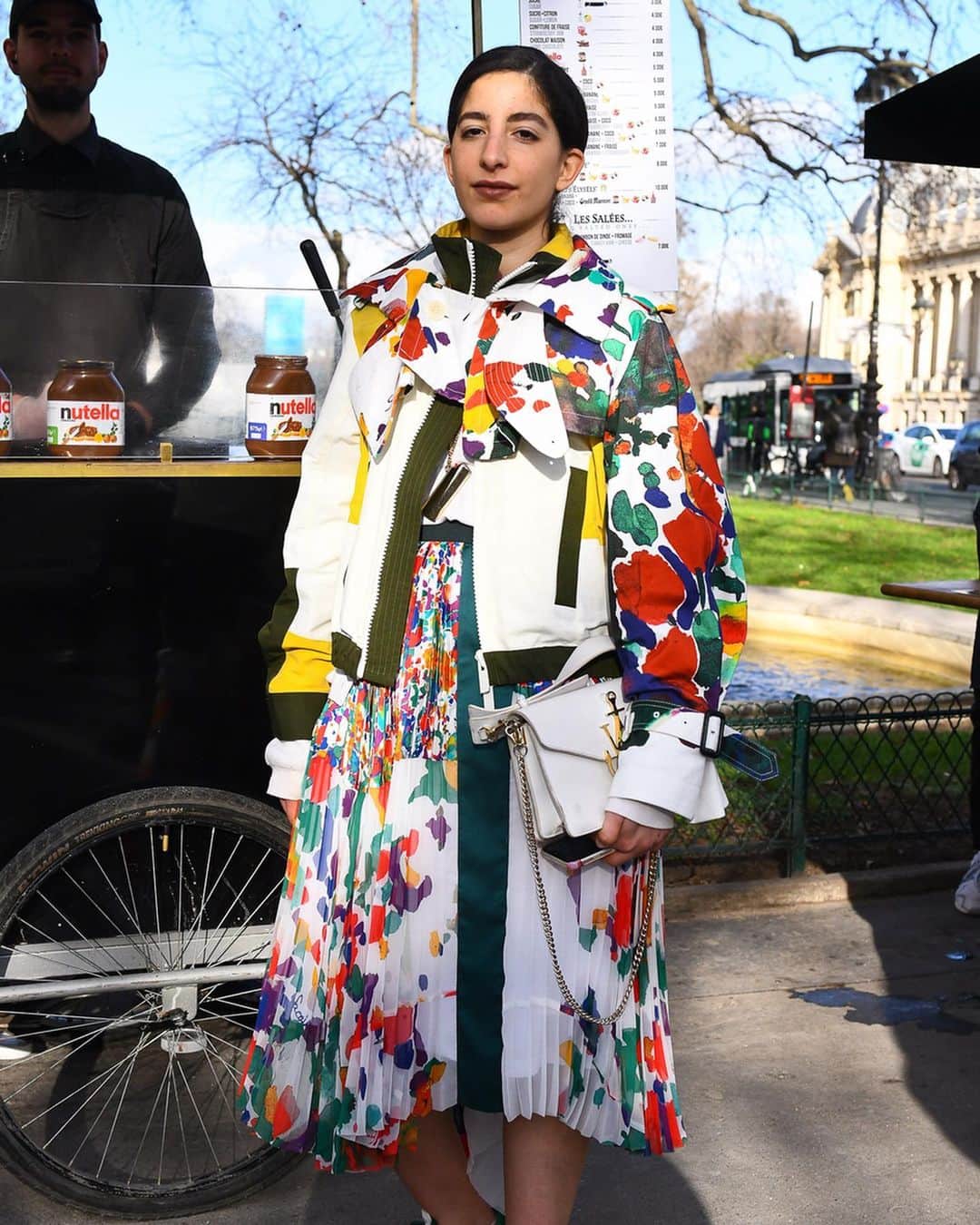 WWDジャパンさんのインスタグラム写真 - (WWDジャパンInstagram)「スナップ：「サカイ」のショー会場はハイブリッドコーデの教科書　2020-21年秋冬メンズにemmaや松田龍平らが来場﻿ ﻿ 「サカイ（SACAI）」は、2020-21年秋冬メンズ・コレクションのランウエイショーをグラン・パレ（Grand Palais）で1月18日に発表した。会場周辺には同ブランドのコレクションを身につけたファッション上級者が多く、セレブリティーからストリート系アーティストまで幅広い層が来場した。ストリートカメラマンの数もこの日随一で、注目度の高さがうかがえた。俳優の松田龍平やモデルのemma、秋元梢、高橋ララ、ショーに出演した美佳ら日本人の姿もあった。﻿ ﻿ スナップ全35カットは @wwd_jp のストーリーまたはプロフィールのリンクから﻿ ﻿ #WWDsnap ←過去のスナップはこちらから﻿ ﻿ PHOTOS : KOJI HIRANO﻿ ﻿ #サカイ #SACAI #松田龍平 #emma #秋元梢 #高橋ララ ﻿ #streetstyles #parisstreetstyles  #streetstyle #streetstylesparis #kozueakimoto #akimotokozue #ryuheimatsuda #matsudaryuhei  #lalatakahashi ﻿ ﻿」1月29日 22時31分 - wwd_jp