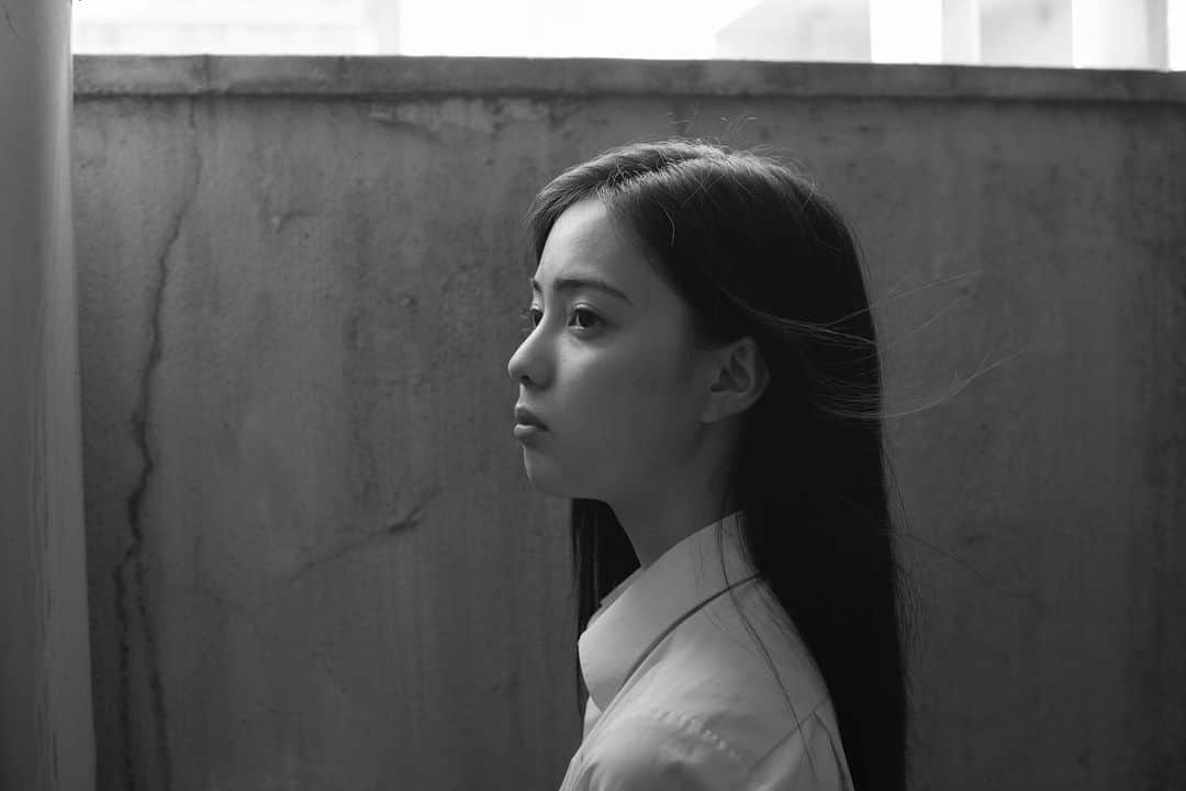 新関碧のインスタグラム：「Negative Pop #4  前回のつづき、公開されました！ 検索、チェック待ってます~！！ • http://negativepop.net/2020/01/27/aoiniizeki-kaze-4/  #negativepop  #小見野みどり @a.smidori  #junkokobayashi @artz_jun.co」