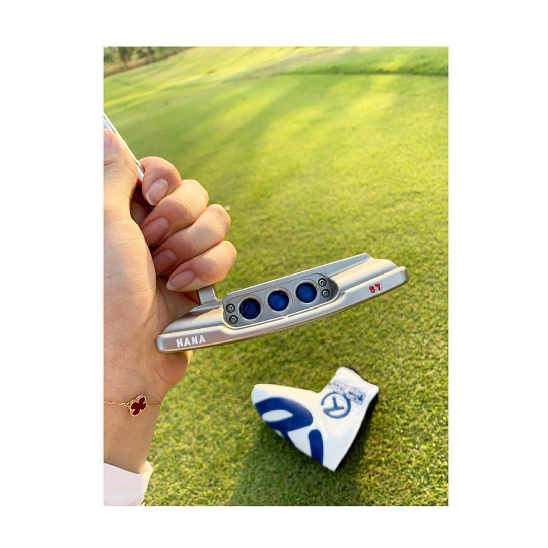 脇元華さんのインスタグラム写真 - (脇元華Instagram)「🤩🤩🤩🤩 New putter！！ ・ ・ @scottycameron.mg  ありがとうございます😎 たくさん入ってくれるといいなぁ💭❤️ ・ 名前も入れてもらいました！ 気合が入ります！！ 頑張ります🖤🖤 ・ ・ @scottycameron_putters  #putter #puttismoney #💰」1月29日 22時44分 - hana.wakimoto