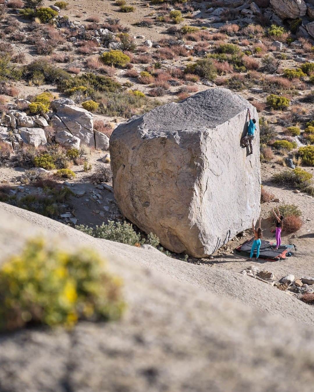 National Geographic Travelさんのインスタグラム写真 - (National Geographic TravelInstagram)「Photo by @michaelclarkphoto | Jeff Fox on Jedi Mind Tricks (V4) in the Pollen Grains at the Buttermilks near Bishop, California. The Buttermilks are famous for high-ball bouldering problems that bring in both the mental and the physical components of a climber’s abilities. Anyone who is a climber probably has sweaty palms just looking at this image—my palms are sweating just writing out this caption! With the toughest move near the top of this boulder problem, it is still challenging even for strong climbers. #bouldering #buttermilks #california #bishop」1月29日 14時09分 - natgeotravel