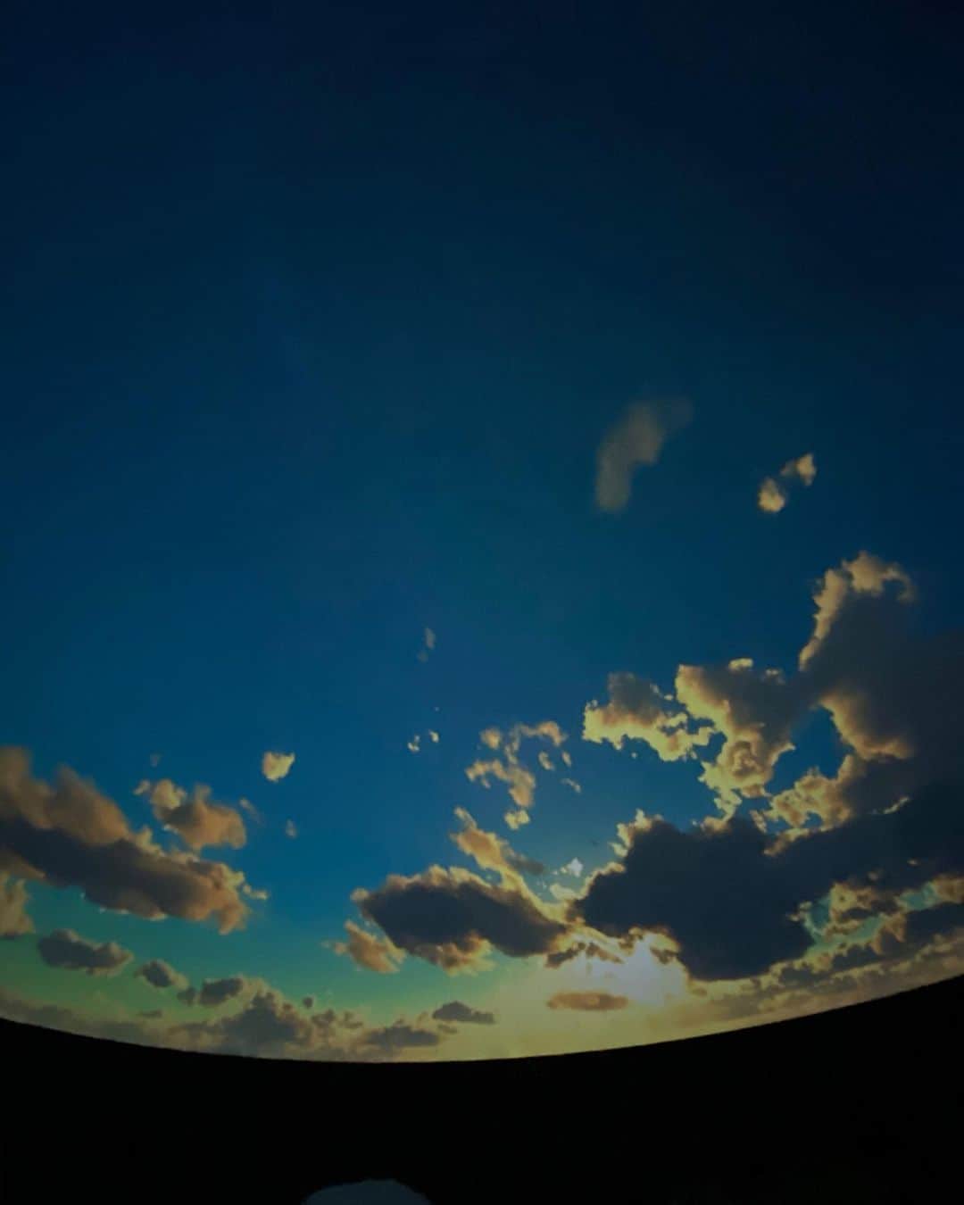 利咲さんのインスタグラム写真 - (利咲Instagram)「#グリフィス天文台 念願のプラネタリウム見れた…天空に包まれるように寝た。笑 右も左も後ろもみーんな寝てた💤 LAが見渡せるここには何度も来てる。 ララランドの名シーンでもたくさん出てくるから観てから来ると楽しいですよ。  #griffithobservatory #プラネタリウム #planetarium #夜景 #ララランド #ララランドロケ地 #losangels #California #LA #ロサンゼルス」1月29日 14時07分 - himeringo908