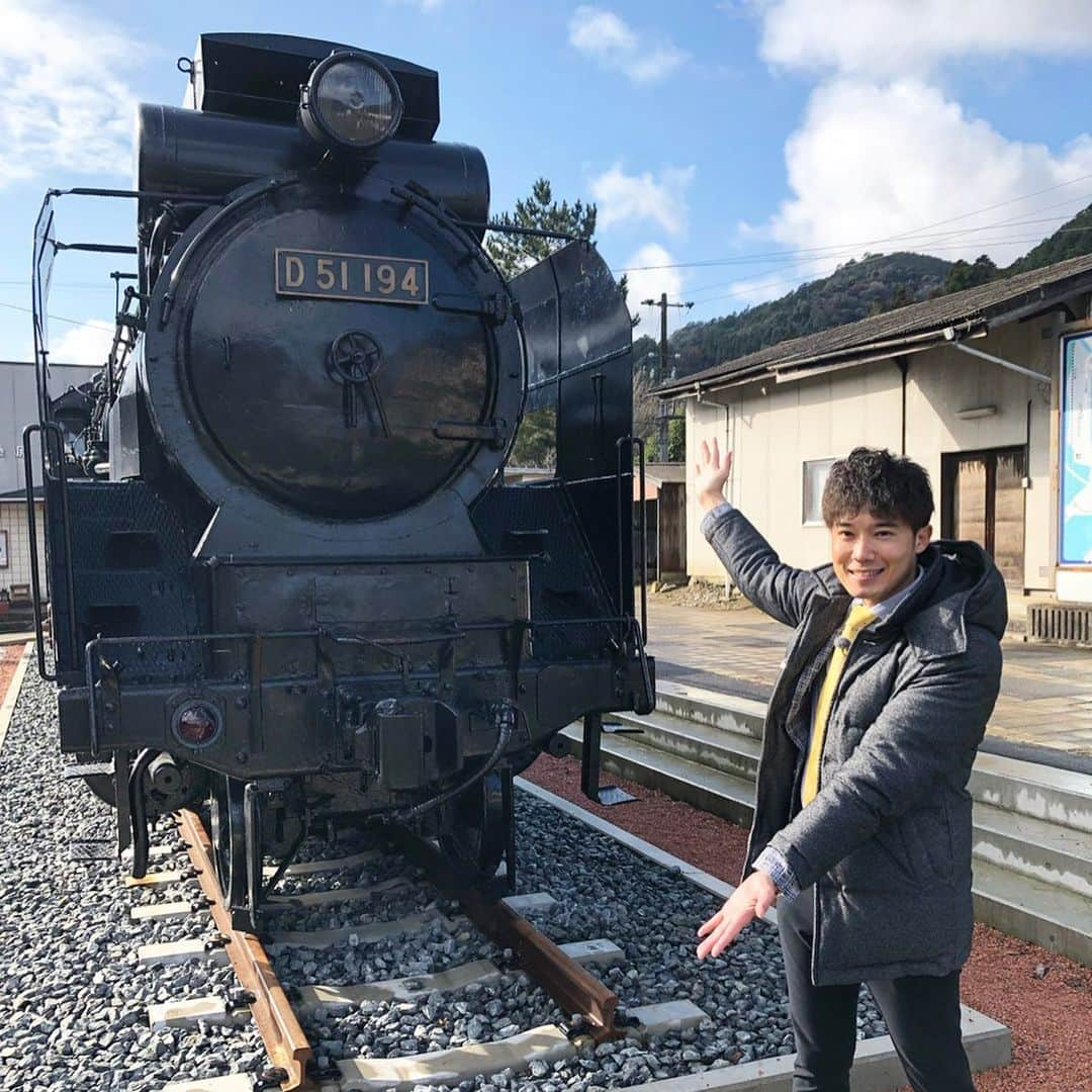 川島壮雄のインスタグラム：「#ピーチケパーチケ のロケで島根県の津和野に行ってきました！！ ・ ・ 自然豊かな素晴らしい場所でした！ 2月のピーチケで放送いたします。 ・ ・ #島根県 #津和野 #sl  #安野光雅 #美術館  #山陰の小京都  #関テレ #カンテレ#アナウンサー」