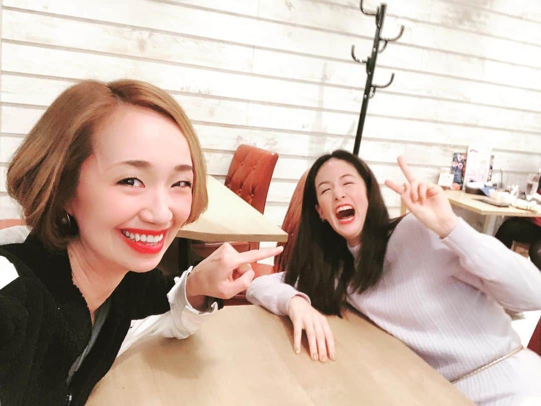 貴千碧のインスタグラム：「退団一ヶ月にして西へ東へ走り回り、自分のやりたいことをしっかりと掲げてバリバリ仕事をしているスーパーウーマンに会いました✨✨ ときちゃんこと#叶羽時 ちゃん 久しぶりに会いました。ときちゃんの今までとこれからと。 夢膨らむしっかりした目標を聞いて「なんてキラキラしてるんだ‼️✨」と✨✨ #自己啓発#レッスン#ステキLa.ra を#主宰　し退団一ヶ月にして様々な企業様へプレゼンしに行ったりご挨拶に伺っている話から#ラジオ収録　をしてきた話、トーク&ライブのステージも決まり色々な方面で大活躍の話が飛び出す飛び出す✨✨ 恐るべし。叶羽時😆❣️ . . . やる気と活力に溢れた仲間の話を聞いて、私もしっかり#エネルギーチャージ　✊✨ ときちゃん、誘ってくれてありがと😘又会おうね❤️ . . #大爆笑#元気印#起業家仲間  細い身体から溢れるエネルギー #素敵女子#卒業#おめでとう　☺️✨」