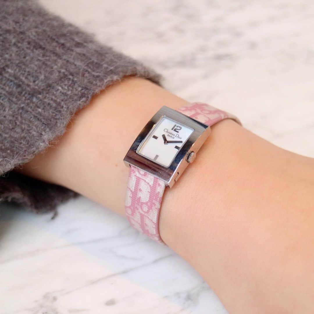 のインスタグラム：「Sold out - Vintage Christian Dior trotter watch.  Free Shipping Worldwide✈️ DM for more information ≫ ≫ ≫✉️ #ヴィンテージ #ディオール #ヴィンテージディオール #レディディオール #ヴィンテージブランドブティック #アモーレ #アモーレトーキョー #表参道 #東京 #青山 #vintage #Dior #christiandior #vintagedior #vintagebrandboutique #AMORE #amoretokyo #omotesando #aoyama」