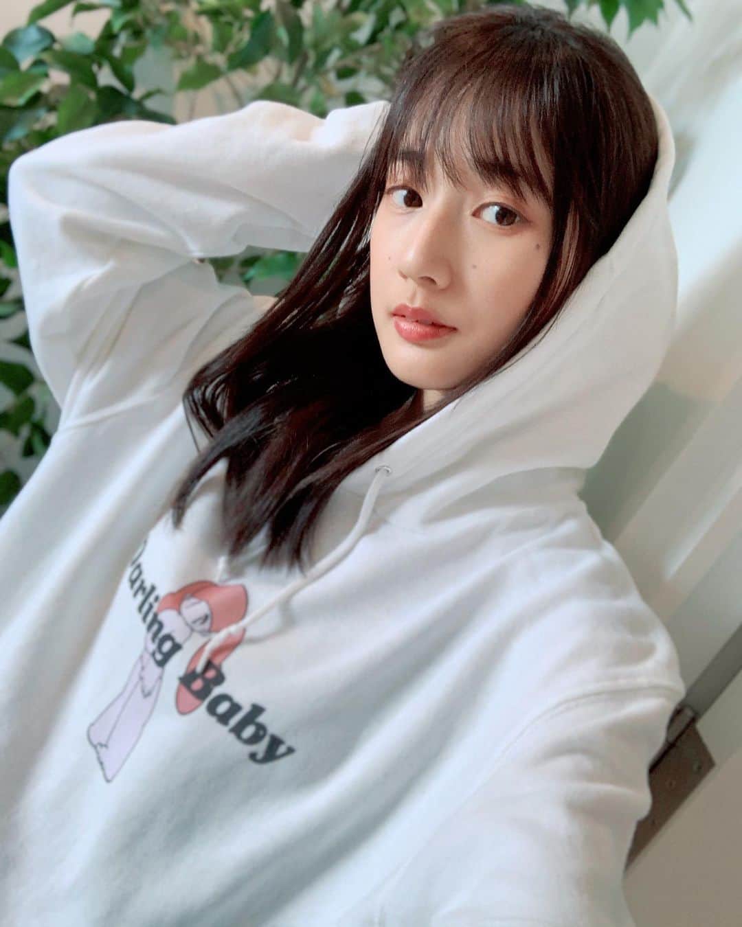 高嶋香帆のインスタグラム：「夏目花実ちゃんデザインのパーカーです🥰 相変わらず可愛い💕 . お顔が疲れているのは、 風邪をひいてここ数日引きこもりしていたからだよ👹 やっと復活してきました！ 皆様も体調管理気を付けましょう！🔥 . . #パーカー女子」